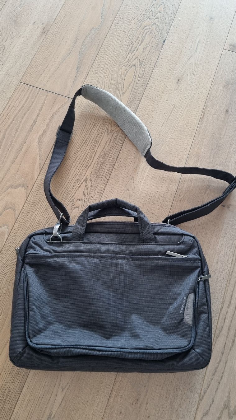 Valigie & Borse: Tucano WorkOut Laptoptasche Anti-Slip System – Usato da Oberarth venduto da ArinaV 3
