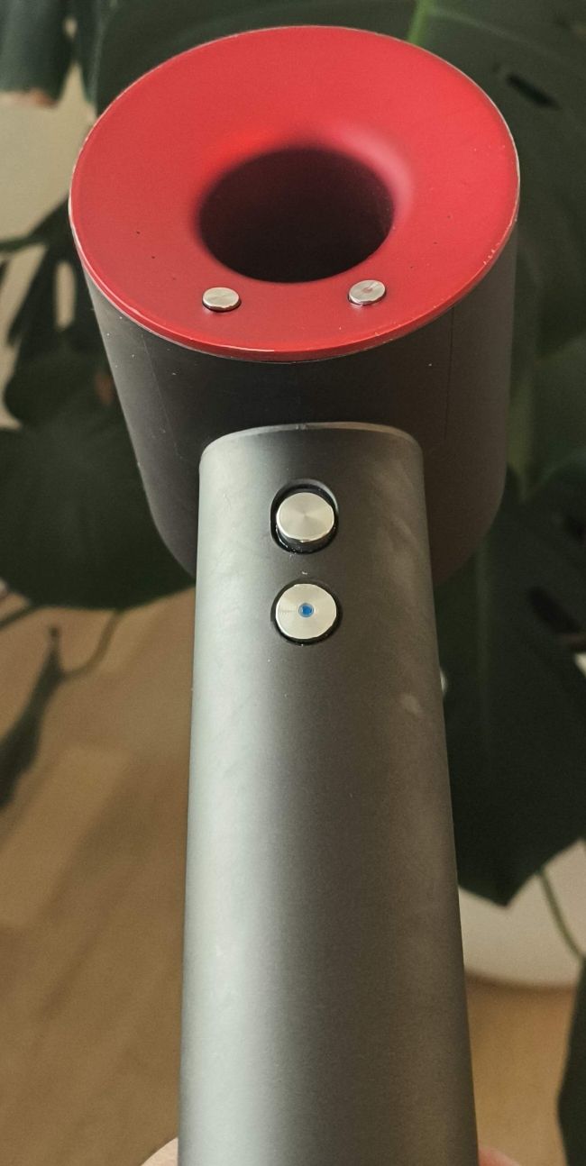 Dyson Sèche-cheveux: Dyson Haartrockner HD08 – Défectueux à Rümlang par ricardean 2