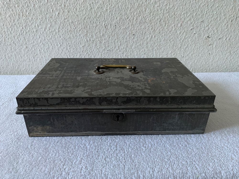 Blechbox (Gebraucht) in Lenzburg für CHF 12 – mit Lieferung auf Ricardo ...