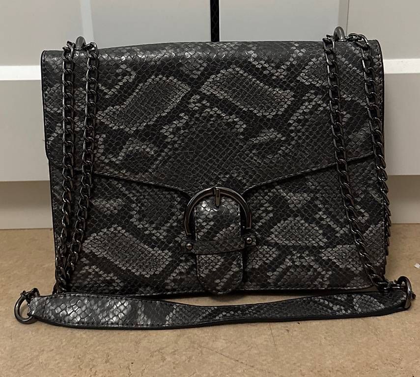 Borse da donna: Tasche Grau – Usato da Luzern venduto da _.Horizon._