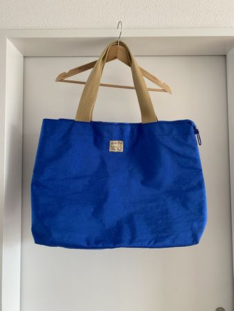 Blaue Badetasche