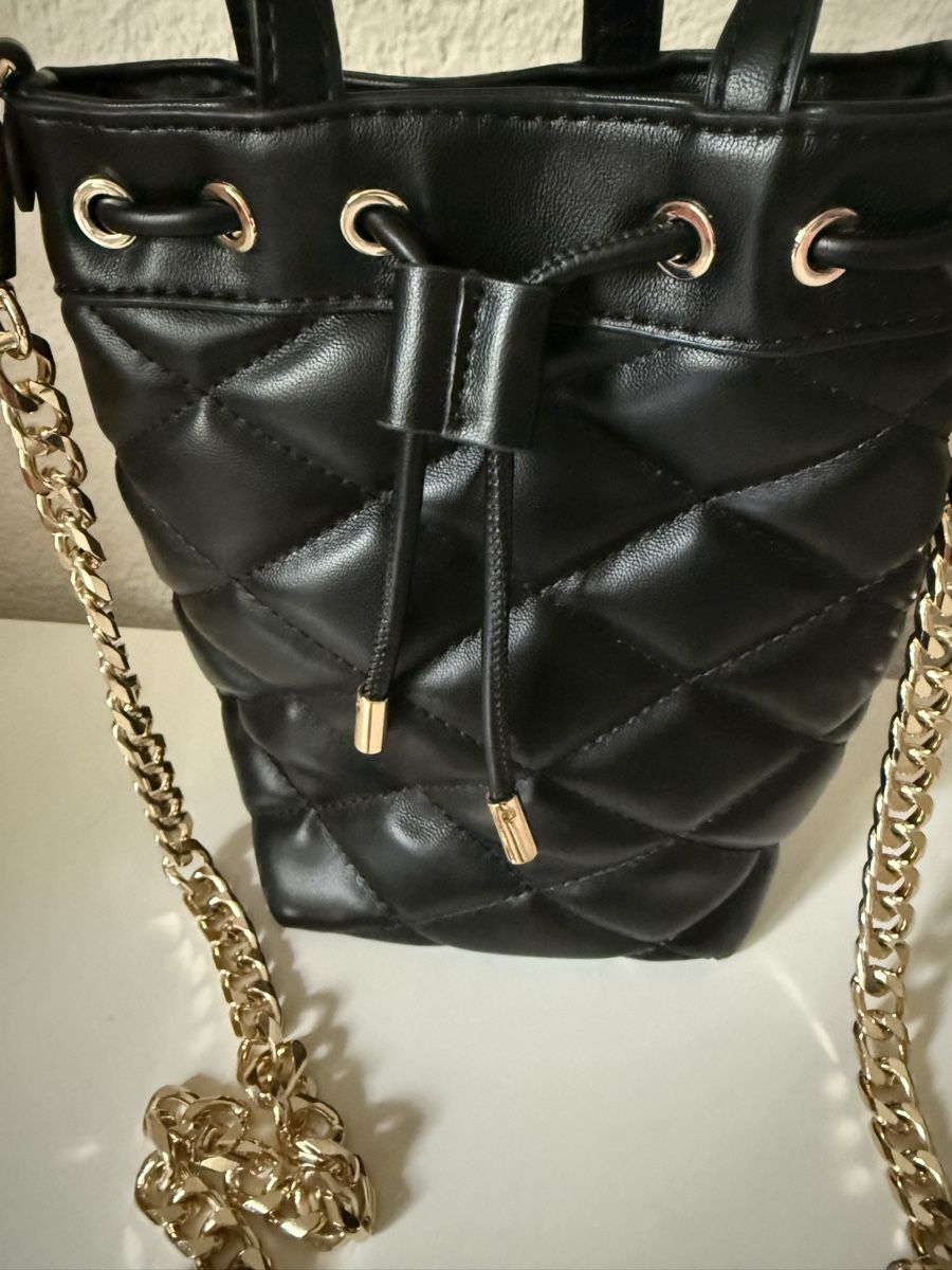 Borse da donna: Schwarze gesteppte Mini-Bucket-Bag mit goldener Kette – Nuovo (secondo la descrizione) da Zürich venduto da Vma_reuse 7