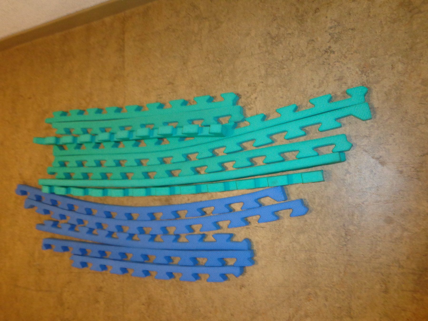 Tappetini fitness: Spielmatten /Puzzli matten und End streifen – Usato da Liestal venduto da Gecko16 7