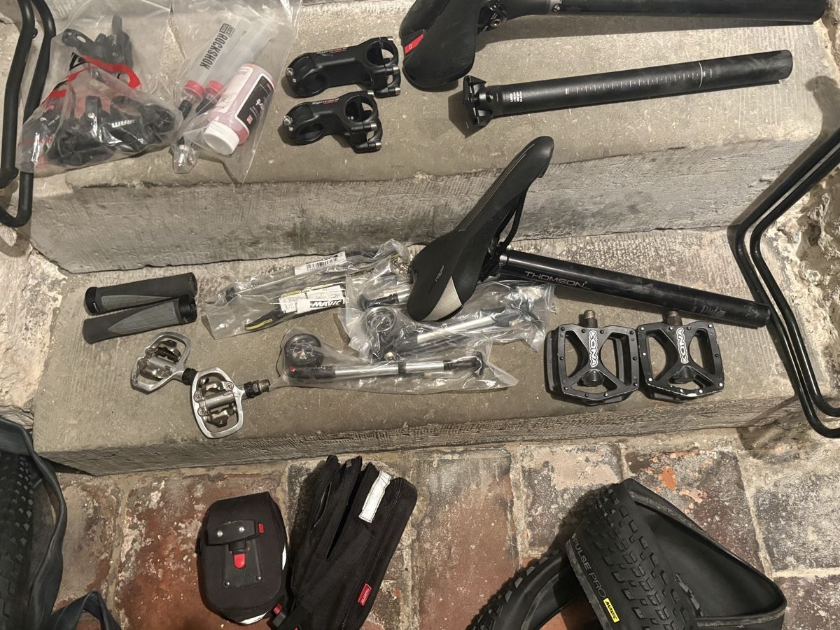 Pezzi di ricambio: Konvolut Biketeile – Usato da Burgdorf venduto da Hobby31 7