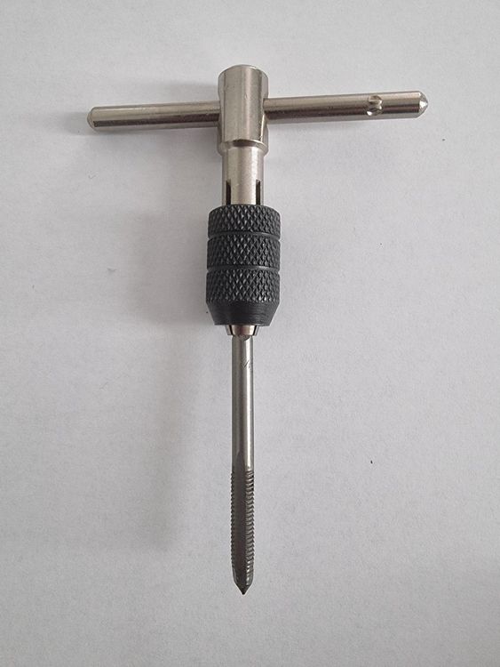Tous les outils: Gewindebohrer Set inklusive Windeisen – Neuf avec emballage d'origine à Eglisau par 20788 4