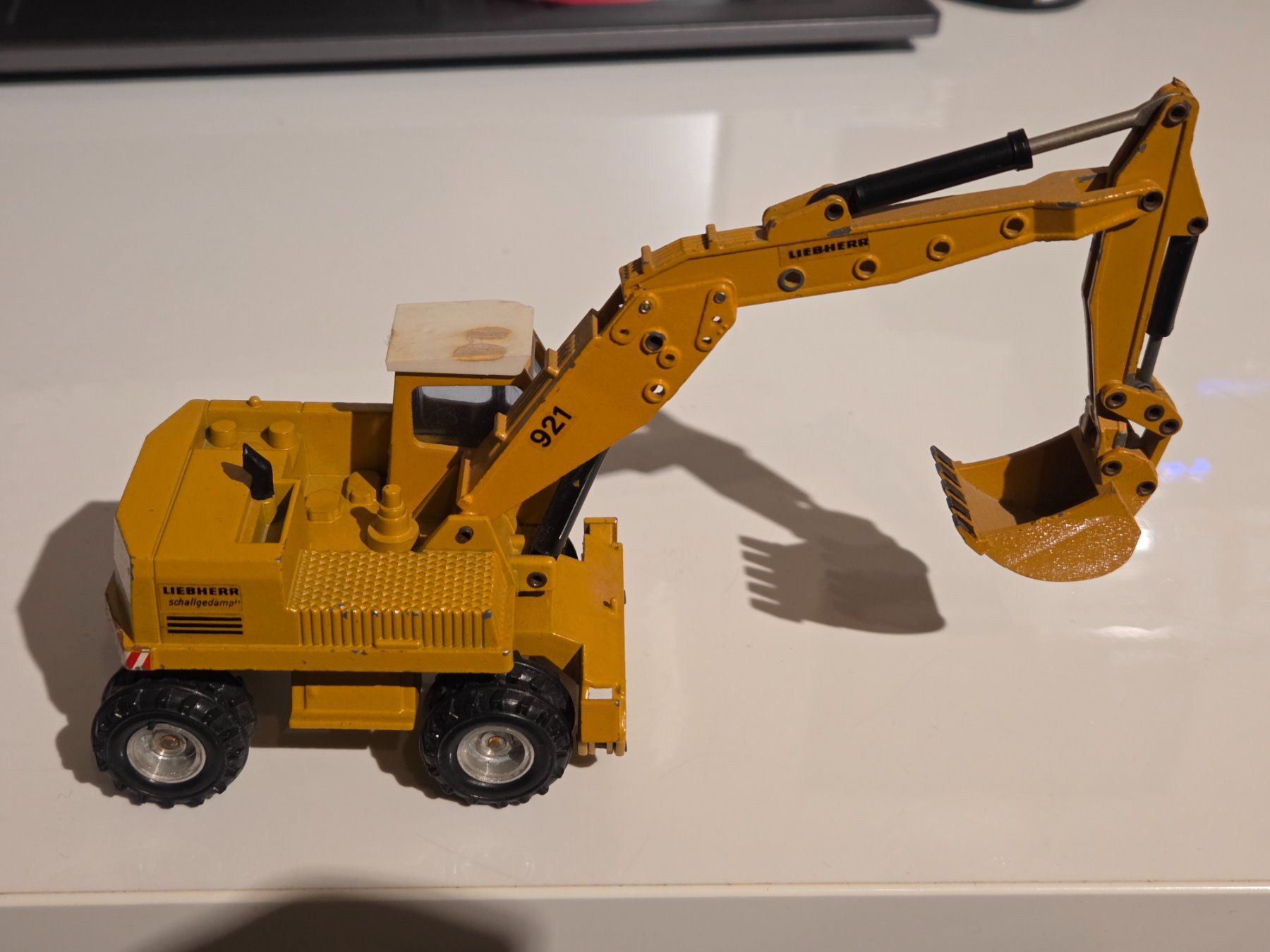 Liebherr Kit di modellismo & Modellini statici: Liebherr A921 Gescha 1:50 – Usato da Baar venduto da Liebherrbagger 2