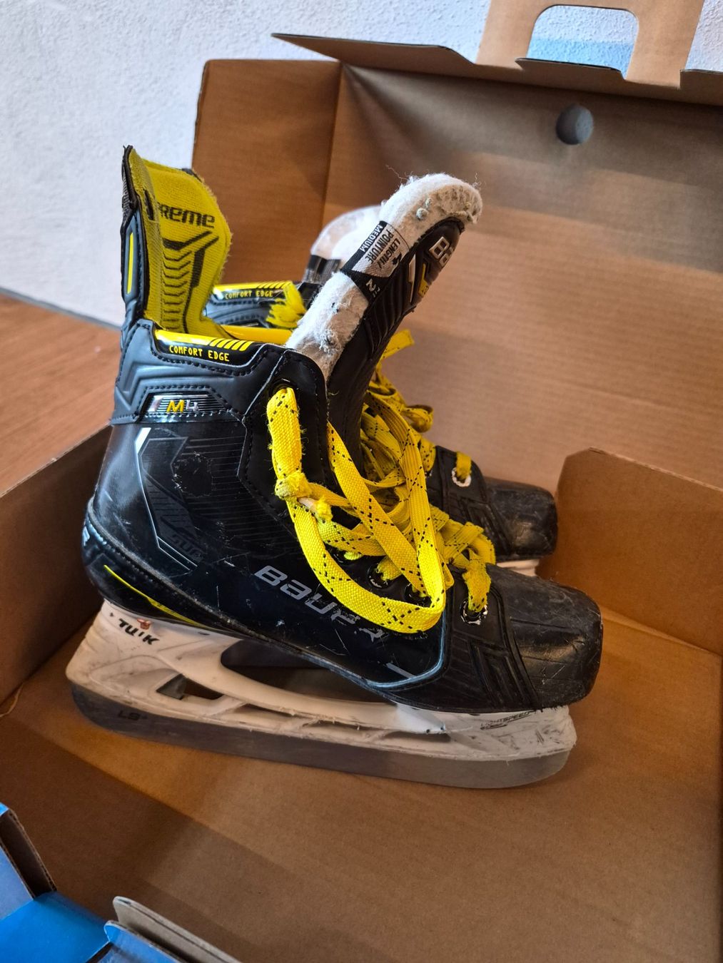 Patins à glace: Bauer Supreme, M4, Size 4 – D'occasion à Rapperswil BE par Sstaehli 1
