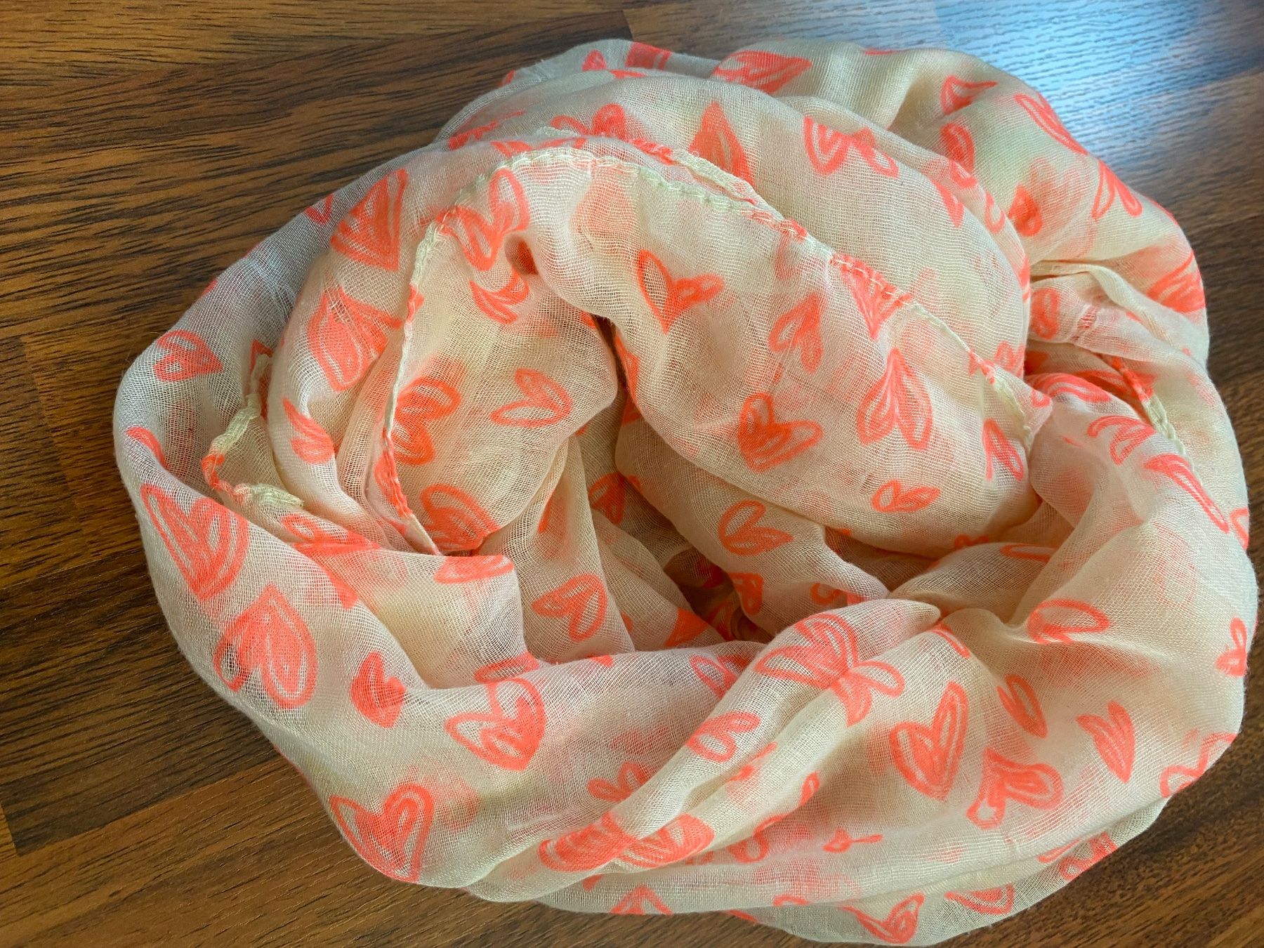 Foulard & Sciarpe: Leichtes Tuch mit Herzen-Muster – Usato da Stadel b. Niederglatt venduto da sandart