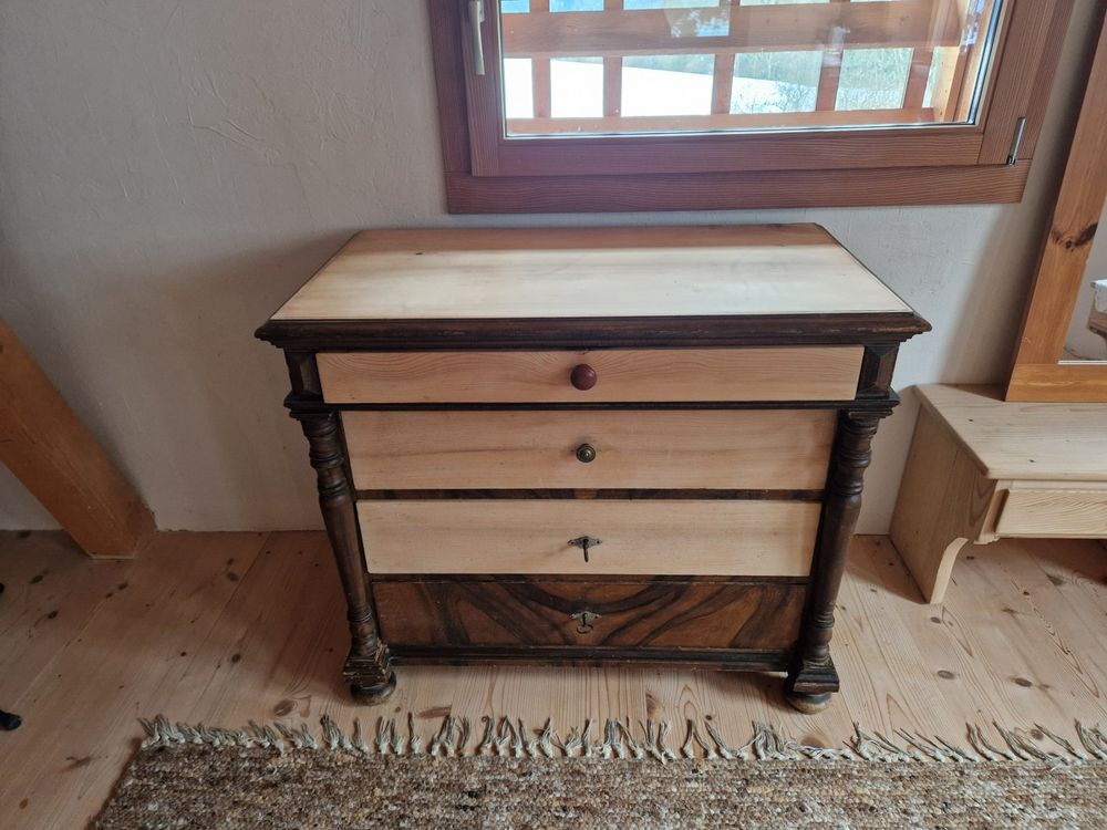 Schöne antike Kommode mit 4 geräumigen Schubladen (Gebraucht) in Wilen ...
