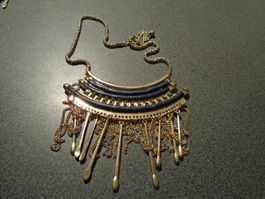 Kette goldfarbig, goldfarbige Stäbchen, silberfarbige Ketten