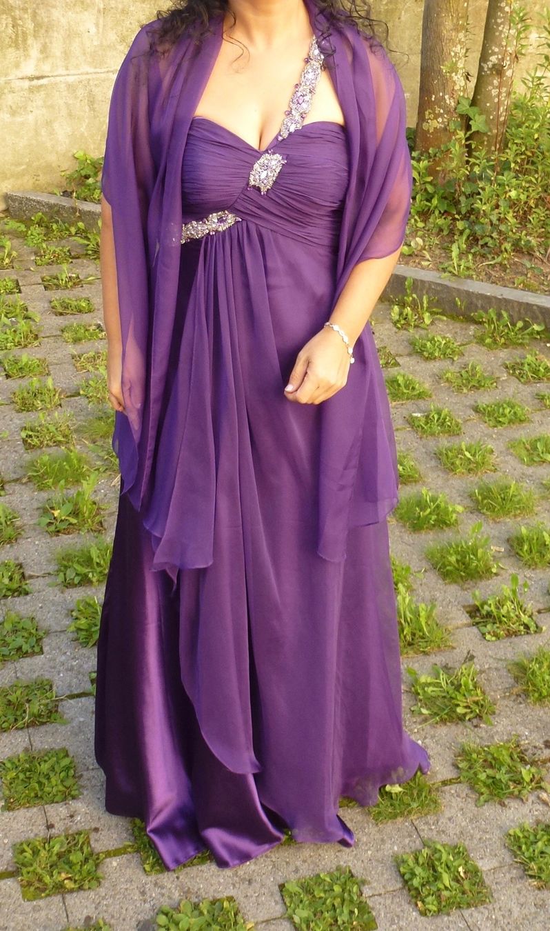 Vestiti: Abendkleid violett mit Steinchen Details – Usato da Staufen venduto da M19M 1