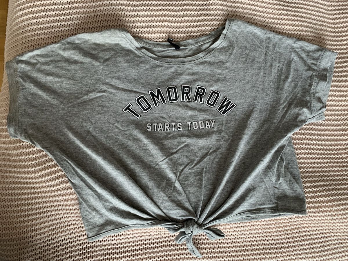 T-shirt: T-shirt crop – Usato da Montreux venduto da Izapeche811
