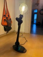 Unikat Oberschenkelknochen Skelett Lampe