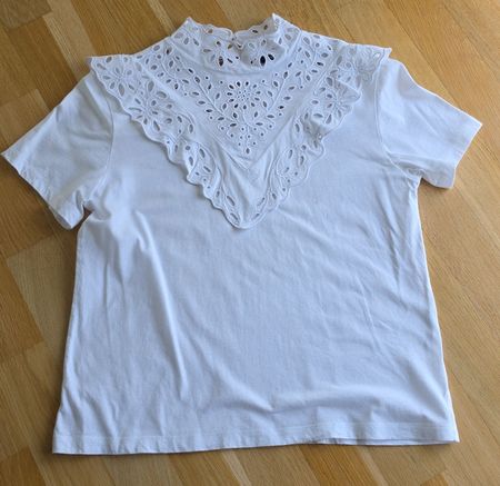 Weisses Sommer T-Shirt mit Lochstickerei, Grösse 1