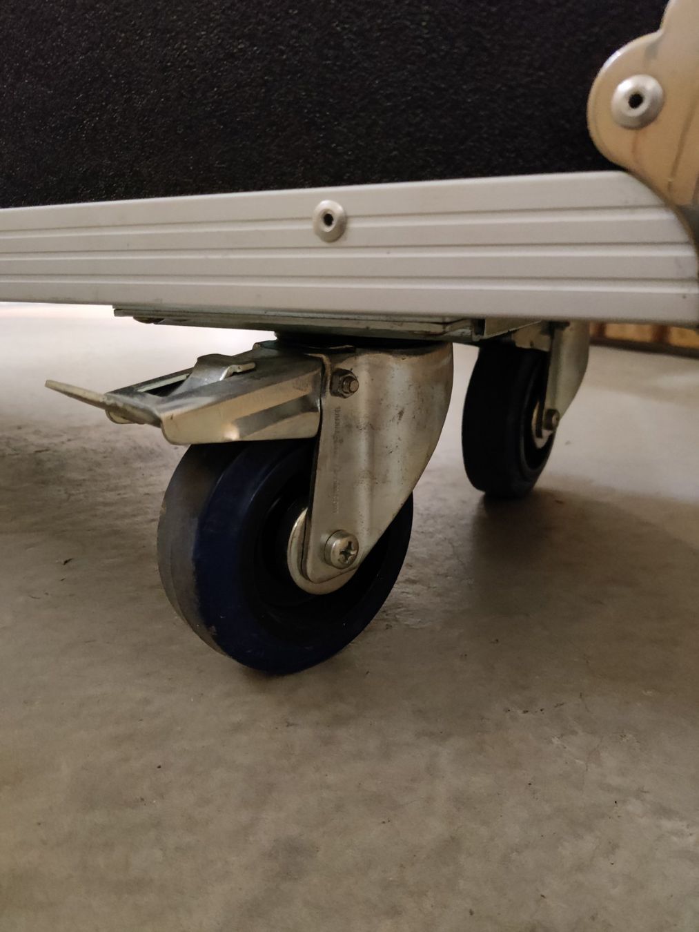 Valigie: **ALUMINIUM ROLLKOFFER"" NEUWERTIG – Usato da Chur venduto da DanaChur 5