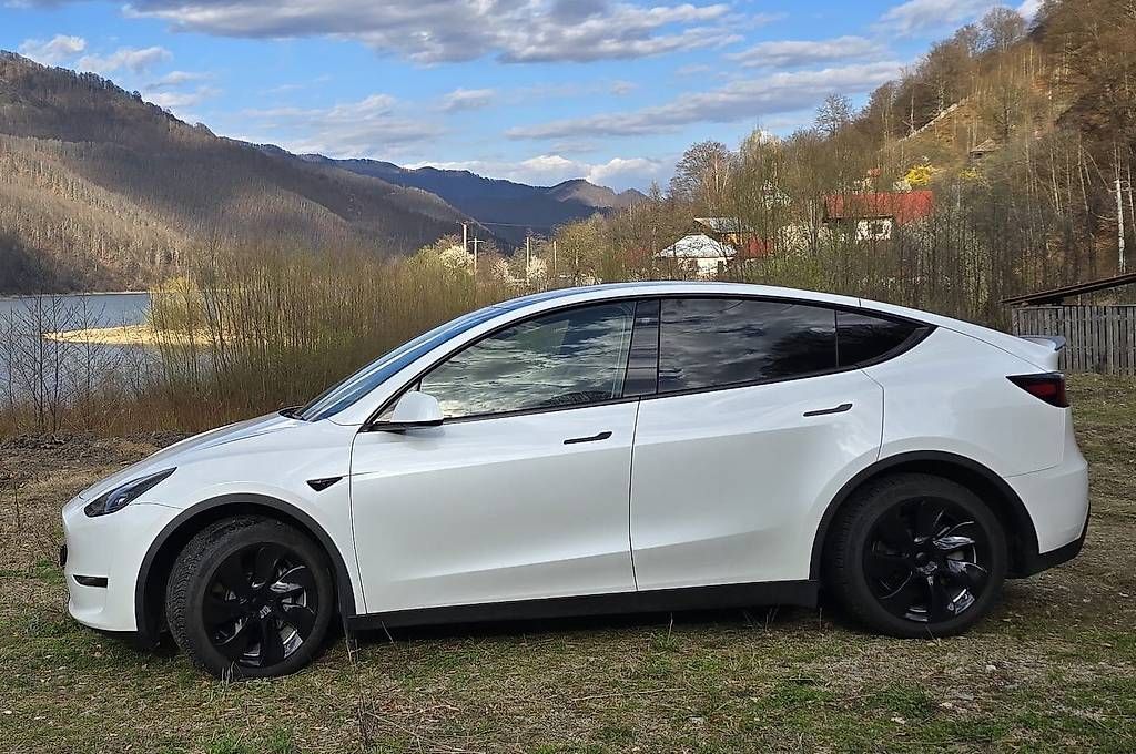 Automobili: Tesla Model Y Long Range AWD  Boost  Attelage  Garantie – Usato da Neuchatel venduto da d.holliday