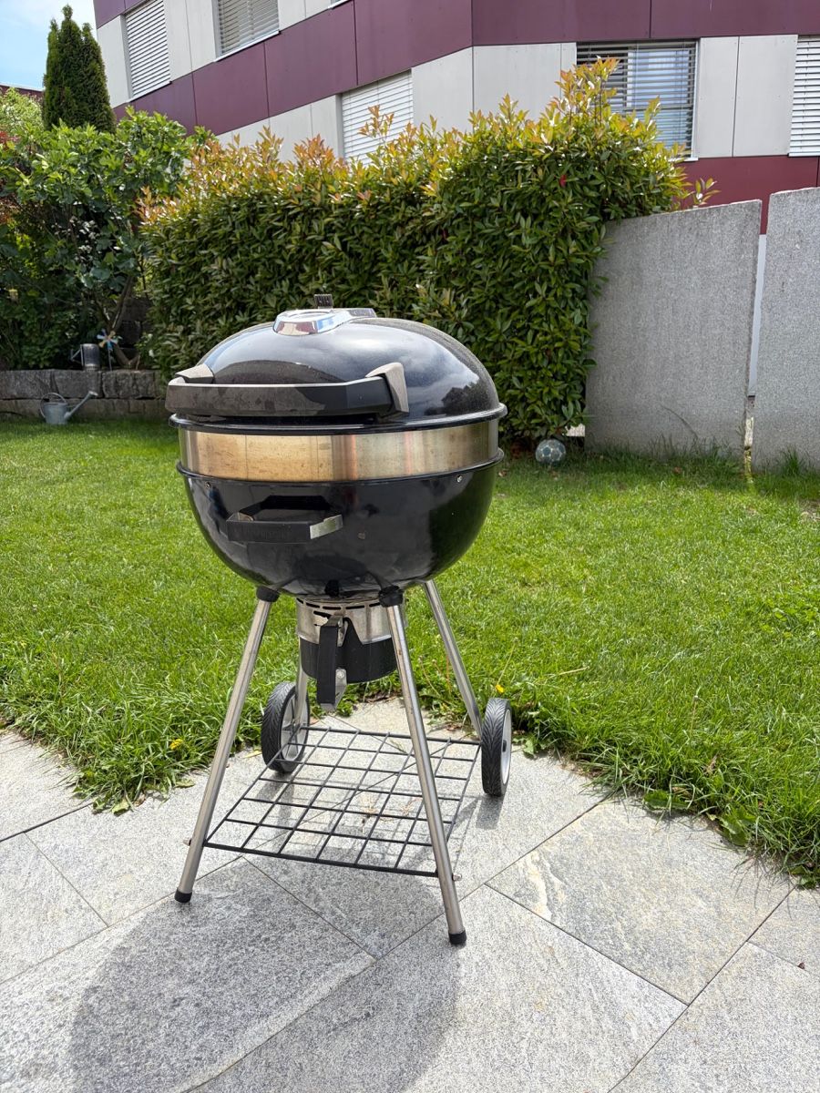 Griglie: Napoleon Pro Leg Holzkohle-Kugelgrill – Usato da Aarau venduto da RomanUMiriam 1