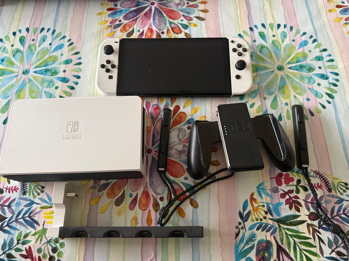 Nintendo Konsolen: Nintendo Switch with Accessories and Games – Gebraucht aus Aarau von Kytzu 1