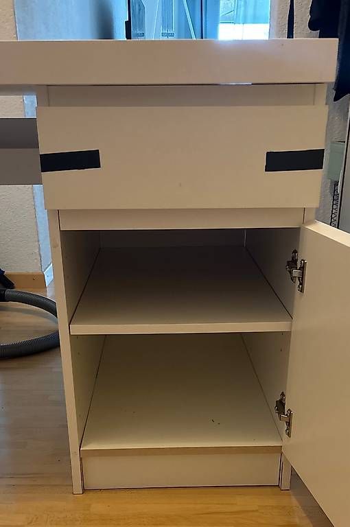 Schreibtische: Schreibtisch Ikea Gratis – Gebraucht aus Lenzburg von jur_5h2s 1