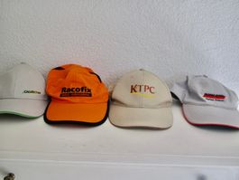 4 CASQUETTES AVEC PUBLICITES