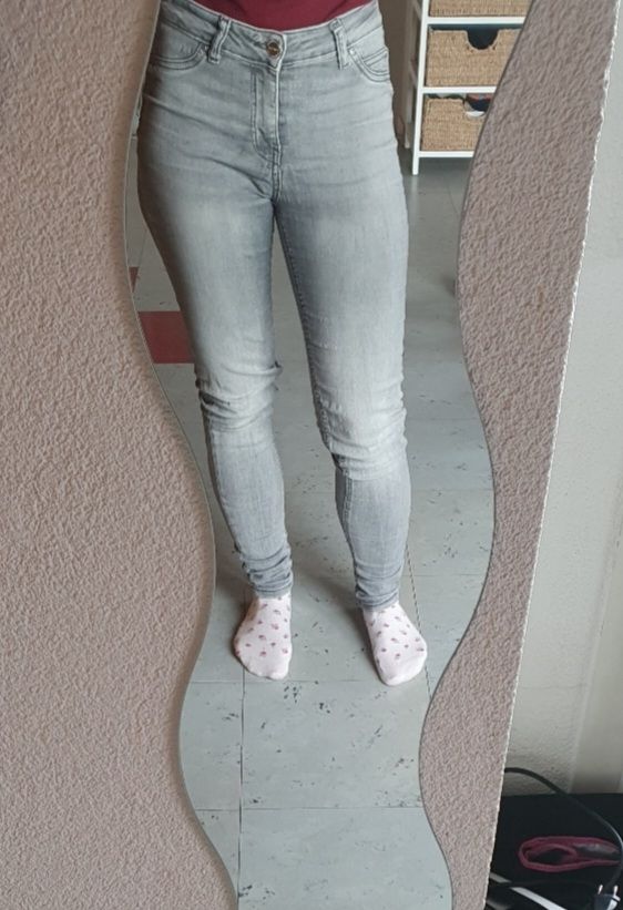 Jeans: Jeans – Usato da Moosseedorf venduto da Sonnenschein..