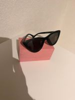 Lunettes de soleil noires, oeil de chat, parfaites été!