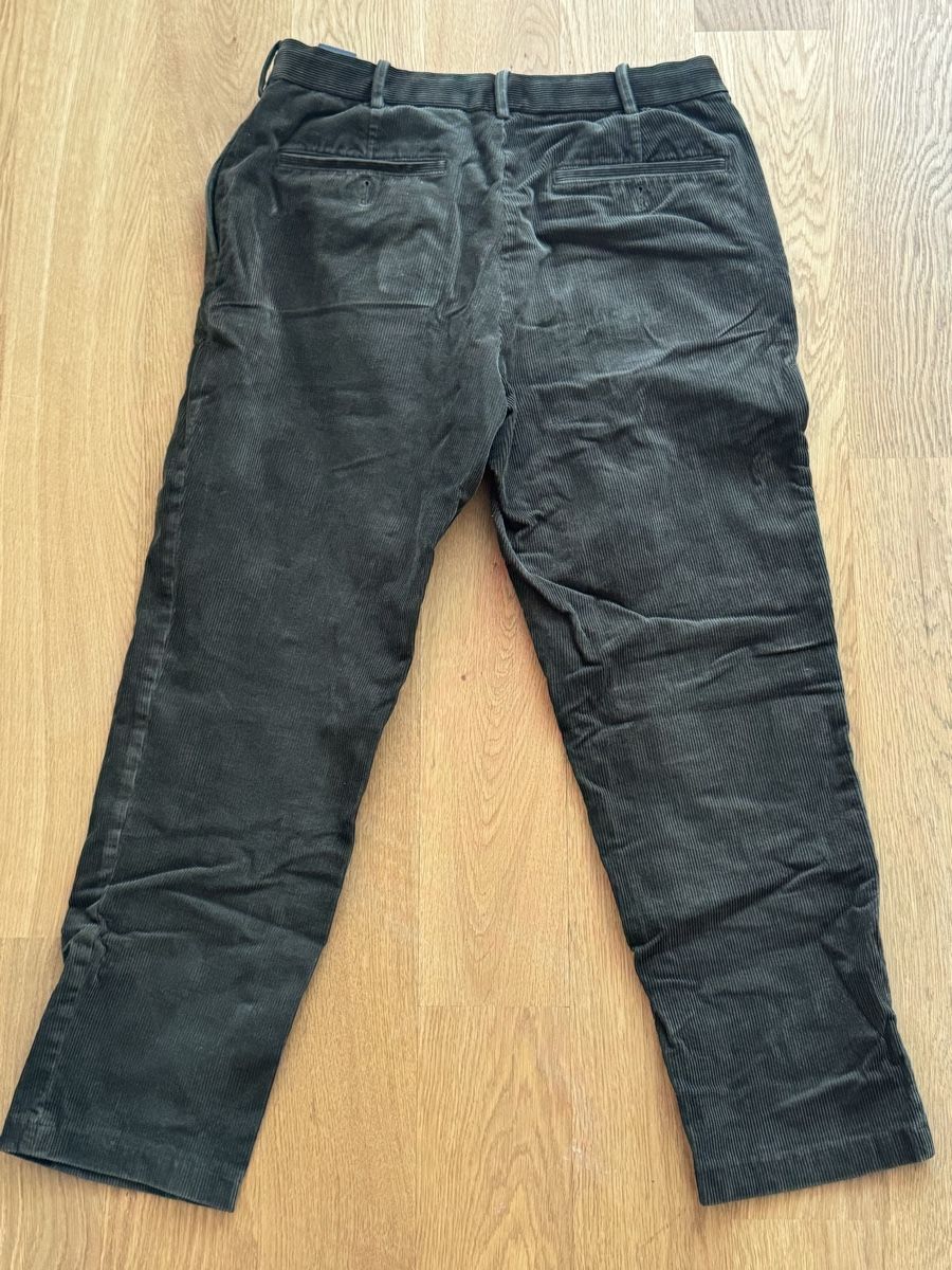 Uniqlo Pantaloni: Uniqlo Herrenhose Cord – Usato da Rotkreuz venduto da she_8nyq