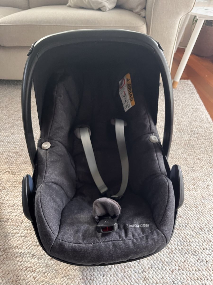 Maxi-Cosi Seggiolini per auto: Maxi-Cosi Pebble Plus Kindersitz mit Basis grau gebraucht – Usato da Udligenswil venduto da lia_082012 1