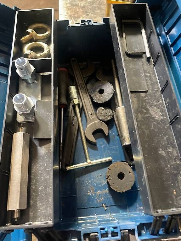Bagger: Hydraulik Abbauhammer mit Rammglocke – Gebraucht aus Kloten von Ufa0 3