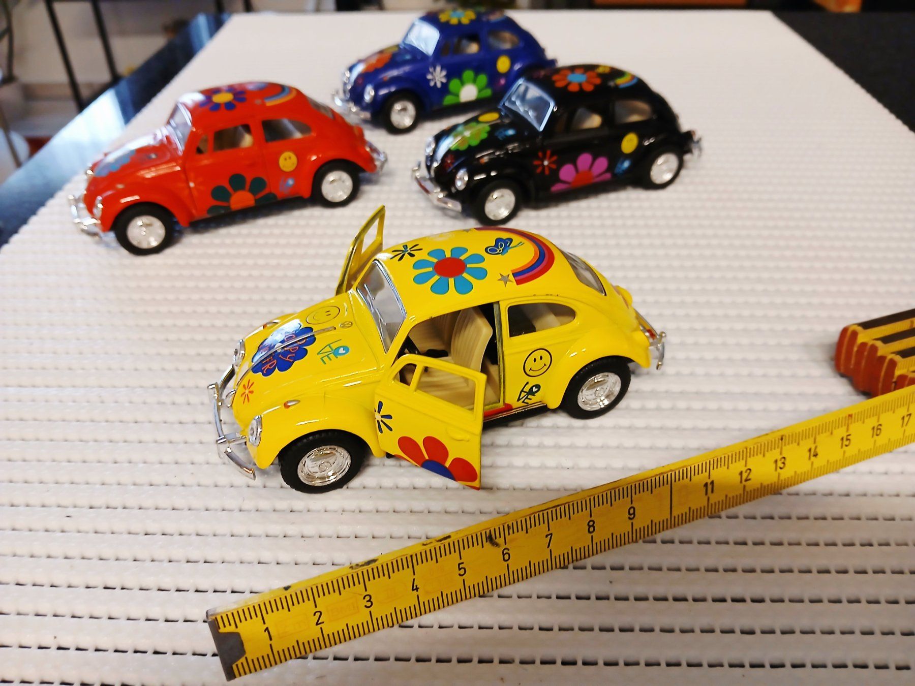 Giocattoli: VW Käfer (Set 4Stck) ca 1/32 "Flower Power" – Nuovo (secondo la descrizione) da Pfyn venduto da Wildwilli 5