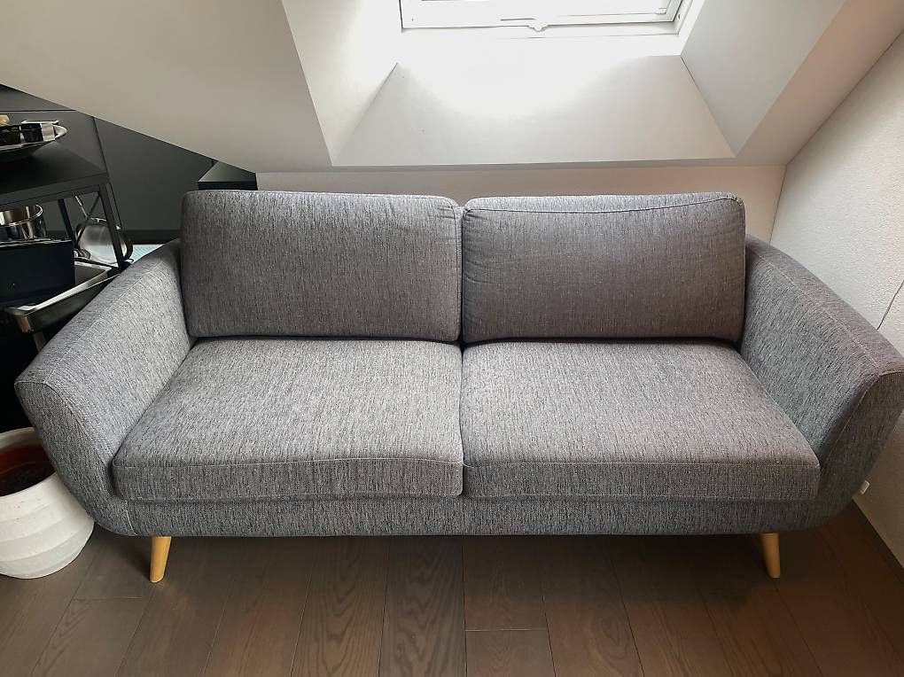 Divani: Sofa - 3-Sitzer - grau meliert mit Holzfüssen – Usato da Zürich venduto da nati_b 4