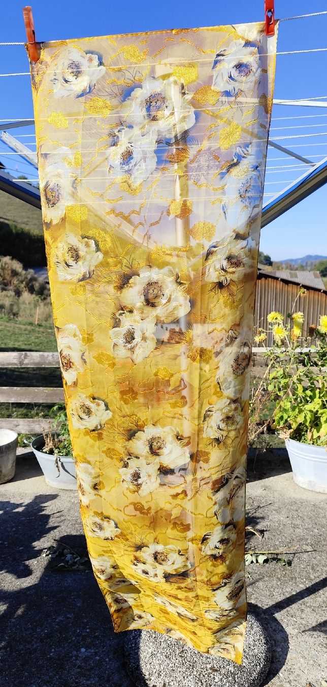 Foulards, Tücher & Schals: Foulard mit Blumen – Gebraucht aus Zimmerwald von zervreila