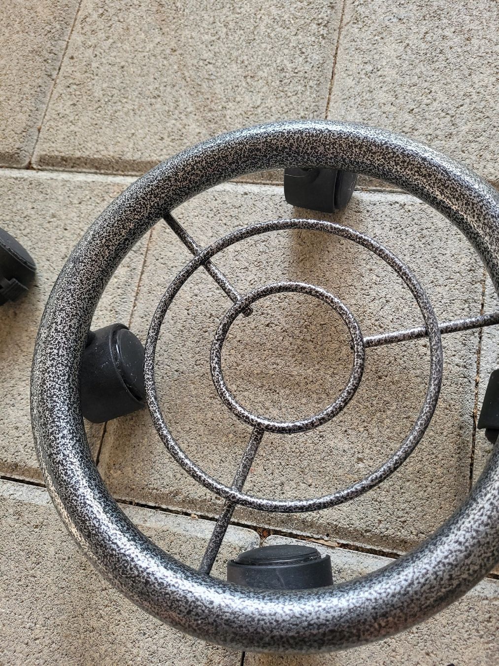 Sonstiges zum Lager & Transport: Pflanzenroller Metall grau Rollen gebraucht Durchmesser ca.  – Gebraucht aus Tegerfelden von Tiggerfreund