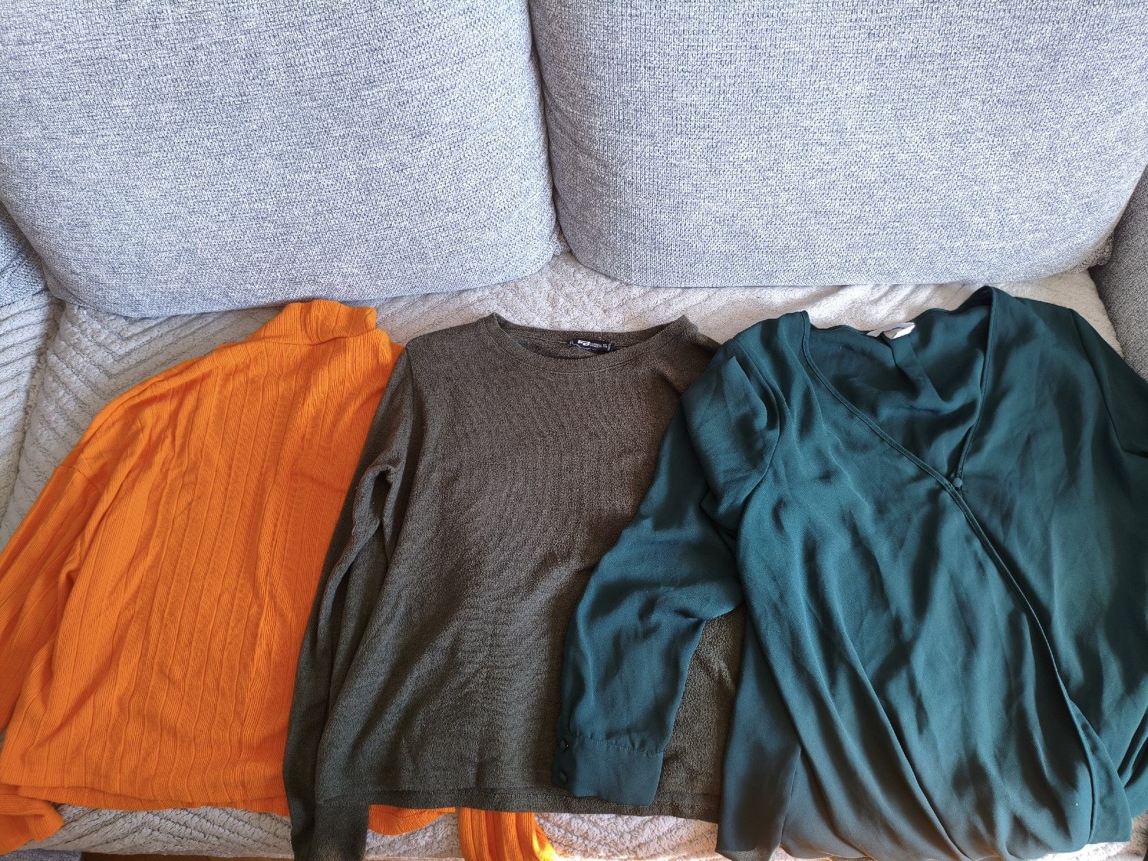 Lotti di vestiti: Lot 13 hauts XL – Usato da Lausanne venduto da IseeIceasCream 2