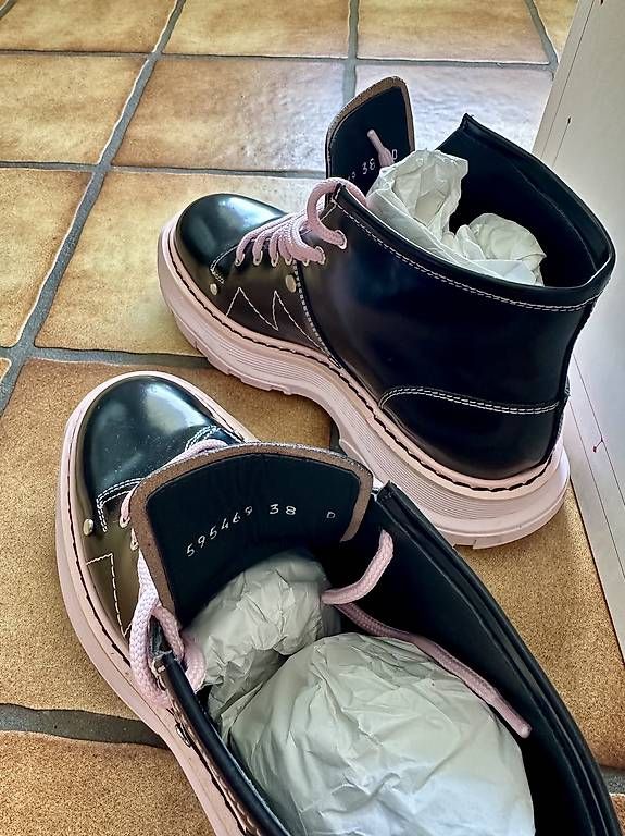Alexander Mcqueen Scarpe da donna: Alexander McQueen Stiefel gr 38 – Usato da Lachen SZ venduto da sim_ntp2 4