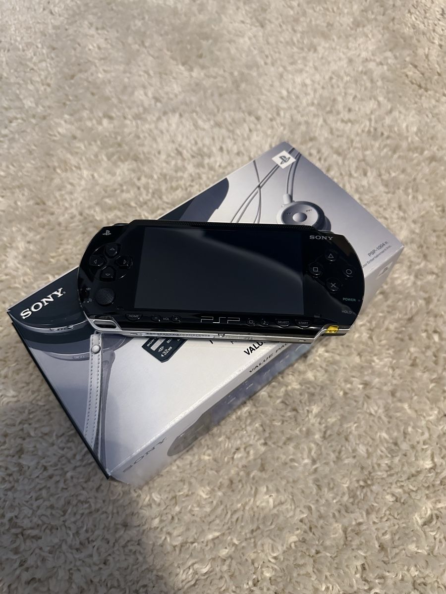 Sony Console: PSP 1004 - OVP + 2 games – Usato da La Tour-de-Trême venduto da Amarokc_Game 2
