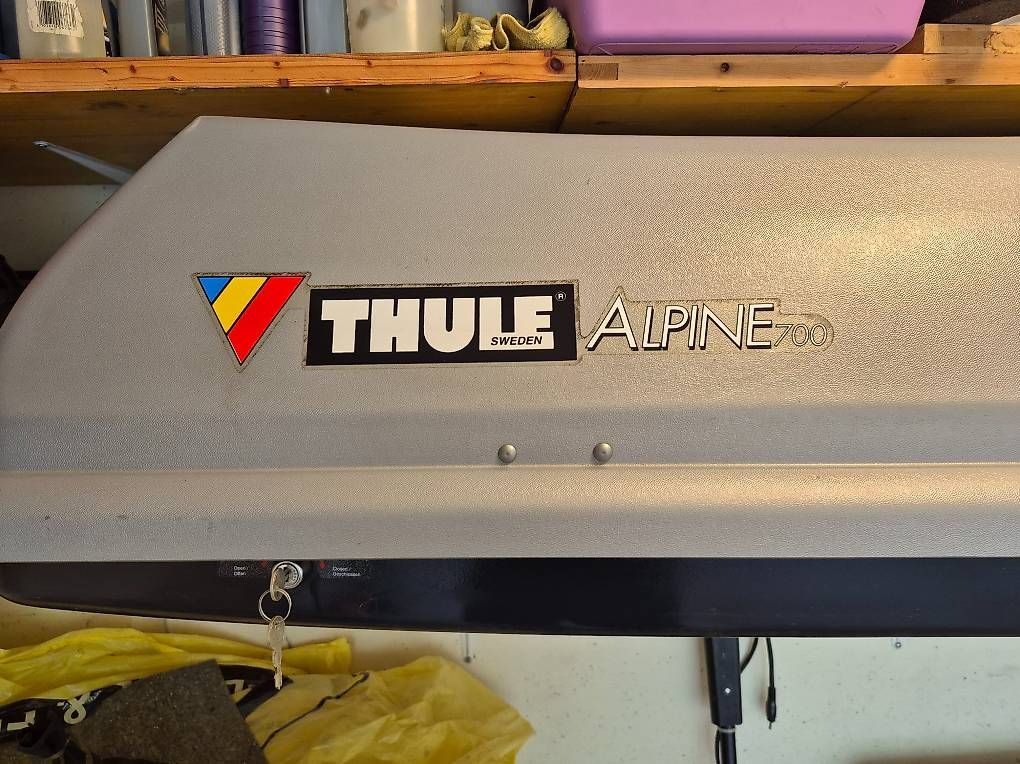 Box da tetto: Dachbox Thule Alpine 700 inkl. Montagematerial – Usato da Beinwil am See venduto da alpha4712