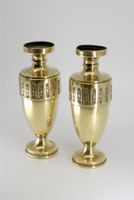 V0086 Hübsches Paar Amphoren-Vasen wohl Bronze