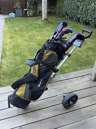 Sac de golf complet avec chariot! Prêt pour la saison