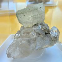 Mineralien Sammelset fünfteilig. Quarz, Stellerit, Magnetit,