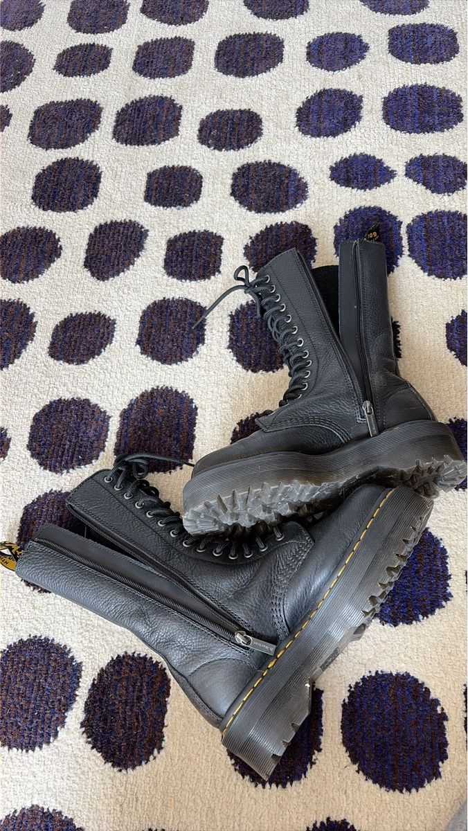 Dr. Martens Scarpe da uomo: Dr. Martens Leather Platform Boots – Nuovo (secondo la descrizione) da Zürich venduto da ivorytara