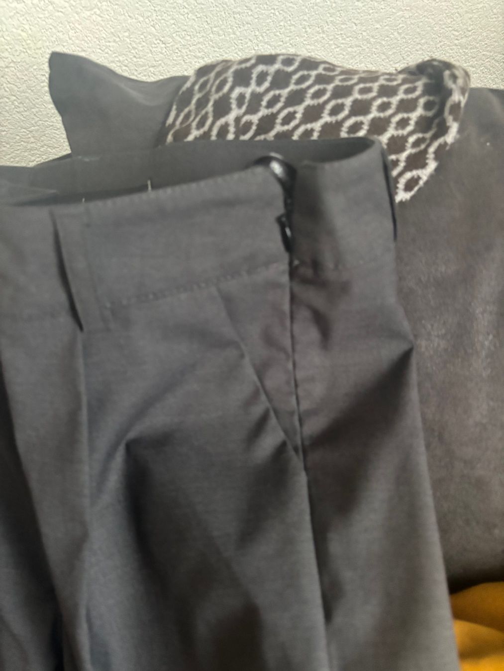 Hosen: JUNONA Stoffhose neuwertig – Neu (gemäss Beschreibung) aus Merishausen von yourdream 3