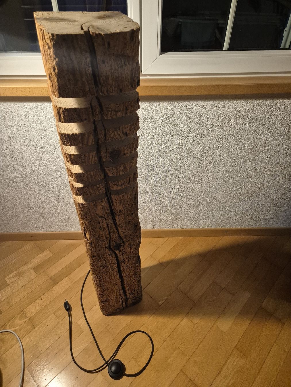 Lampade: Stehlampe Altholzsäule – Usato da Oberriet venduto da sev_mts5 1