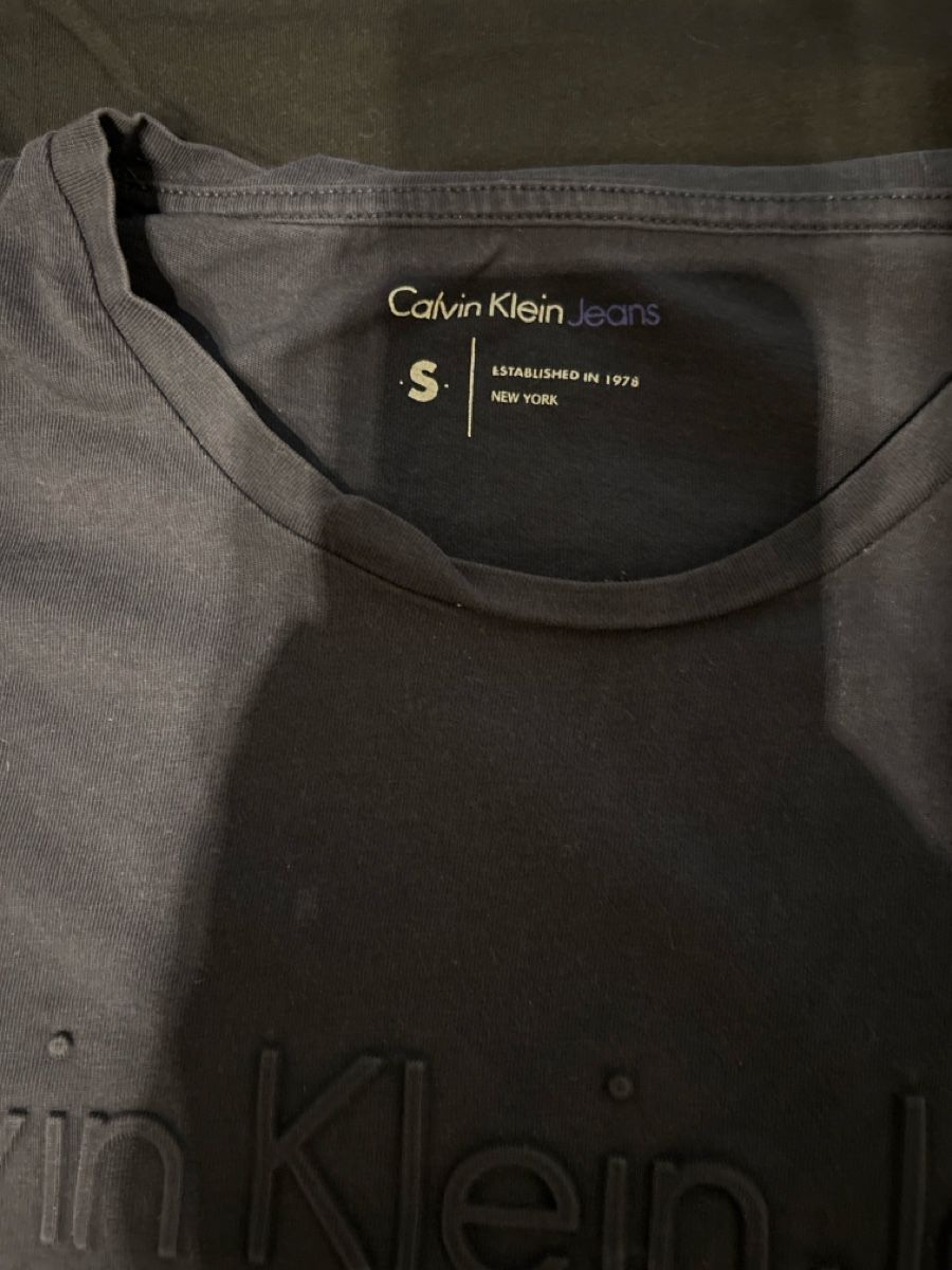 Calvin Klein T-Shirts: Calvin Klein Tshirt – Neu (gemäss Beschreibung) aus Hünenberg See von nca_dmg6 1