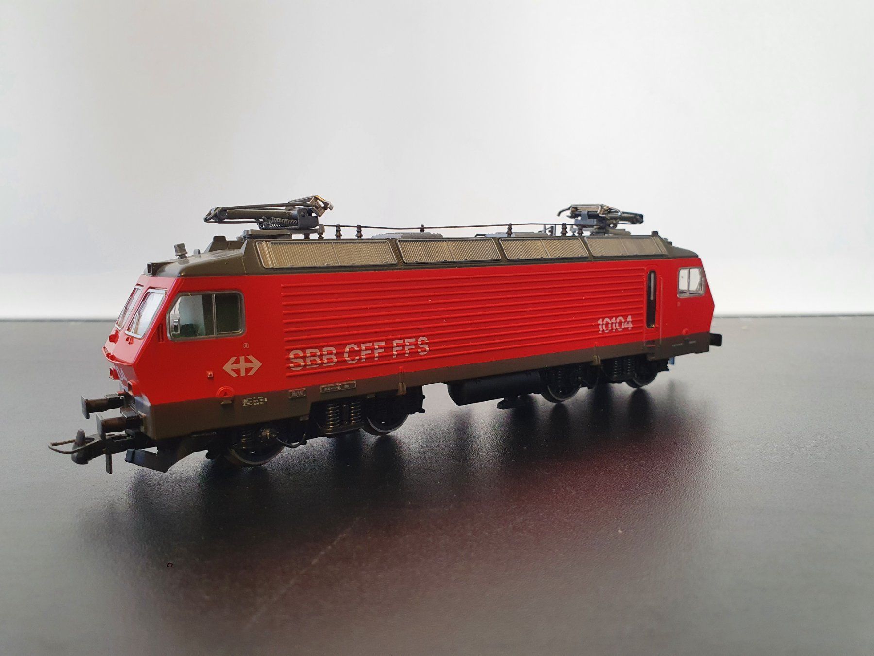 Roco Modellini di ferrovie: ROCO:DC: SBB Re 4/4IV ROT 10104 OVP – Usato da Biglen venduto da taunus82 2