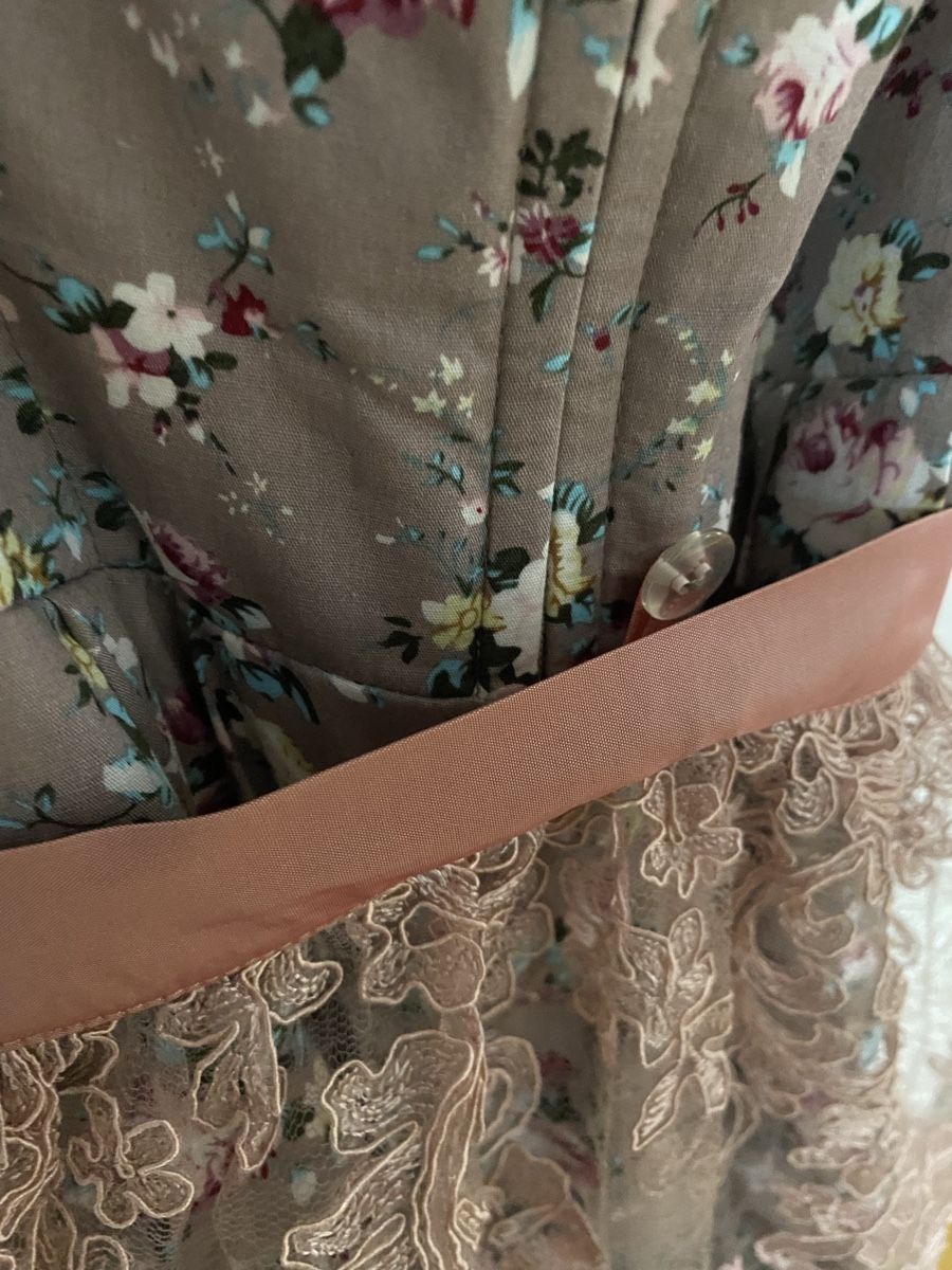 Vestiti: Dirndl Alpenfee Blumenmuster grau Grösse 36 getragen – Nuovo (secondo la descrizione) da Kloten venduto da mor_m8mp 6