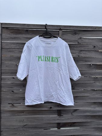 Pleasures Cropped t-shirt