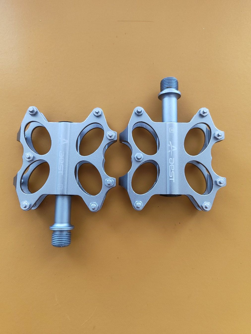 Pièces détachées: AEST CNC Aluminium Plattformpedale - Silber – Neuf (Voir description) à Gommiswald par albert1970 1