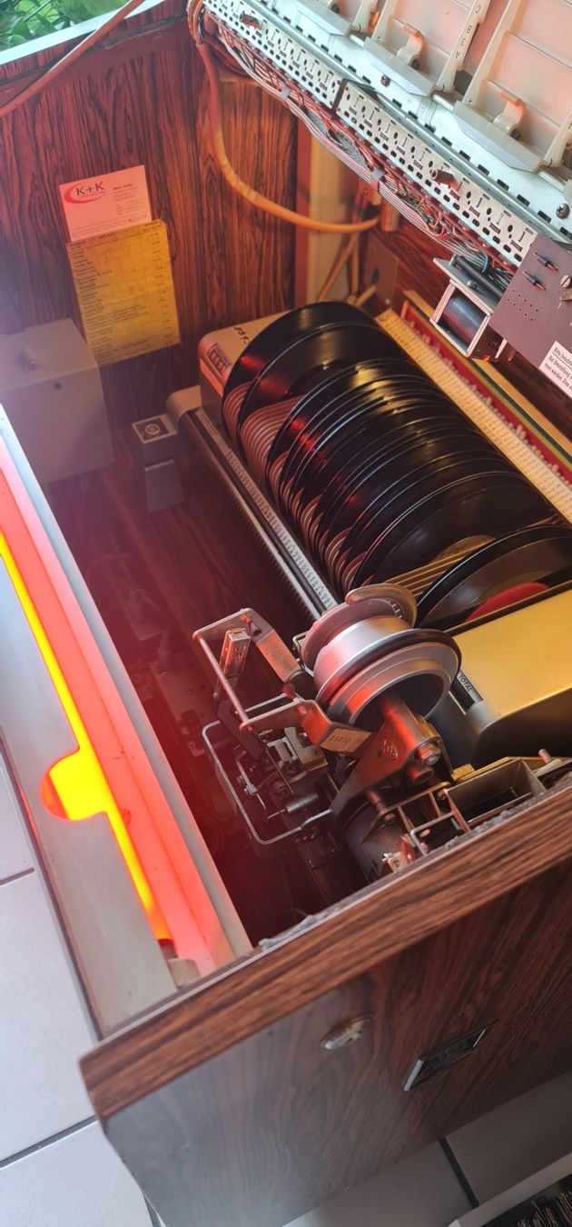 Musiktruhen: NSM HIT 120 Jukebox – Gebraucht aus Meiringen von Logia 5