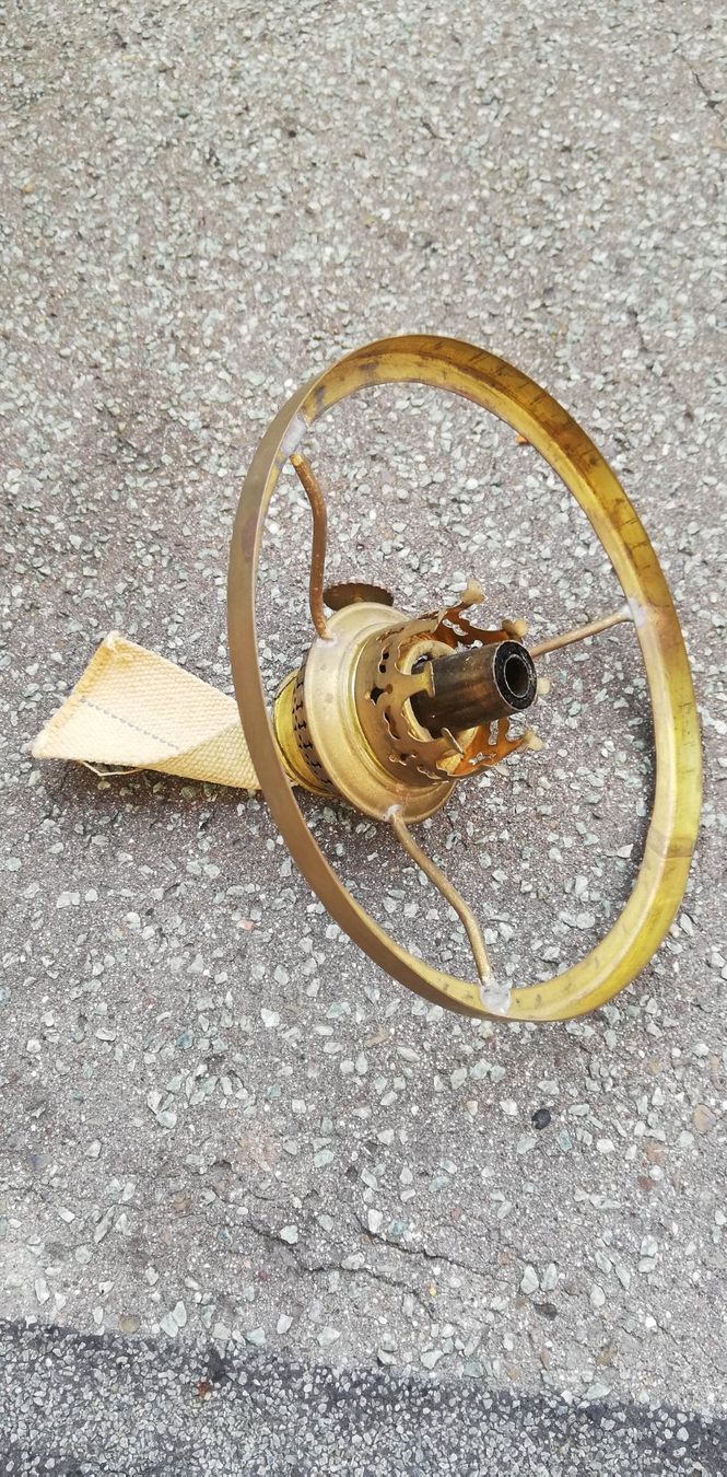Lampade: Teil einer Petrollampe ab 1Fr. – Usato da Thun venduto da Matthias72
